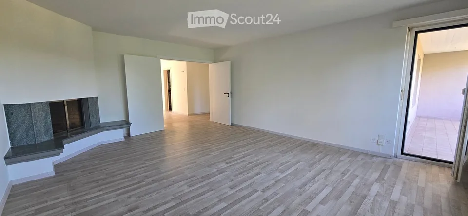 Spacious 5-room apartment with balcony and beautiful view in Zürich-Witikon