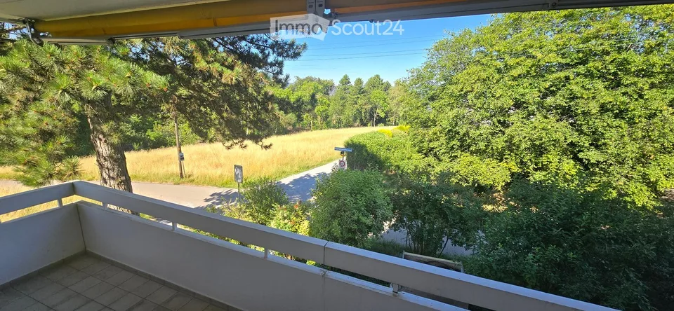 Spacious 5-room apartment with balcony and beautiful view in Zürich-Witikon