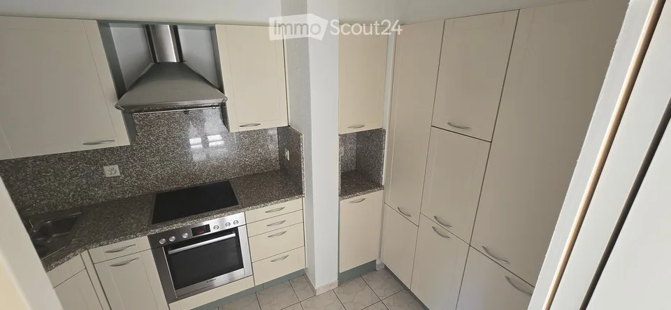 Spacious 5-room apartment with balcony and beautiful view in Zürich-Witikon