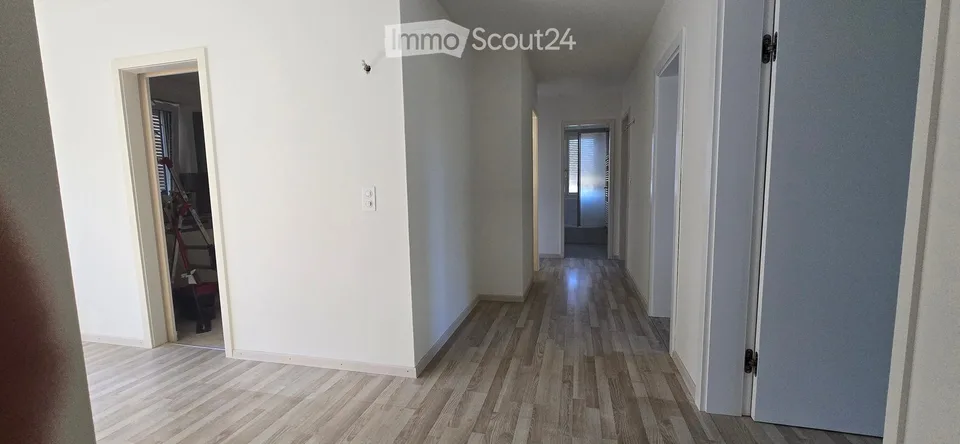 Spacious 5-room apartment with balcony and beautiful view in Zürich-Witikon