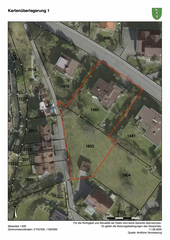 Villa avec vue sur le lac et terrain constructible séparé dans un excellent emplacement.