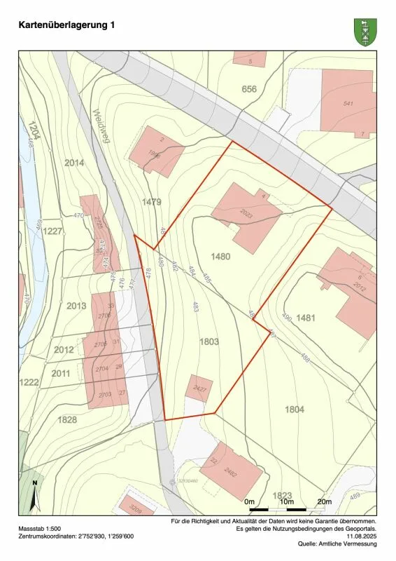 Villa avec vue sur le lac et terrain constructible séparé dans un excellent emplacement.