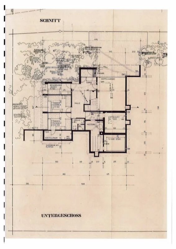 Villa avec vue sur le lac et terrain constructible séparé dans un excellent emplacement.