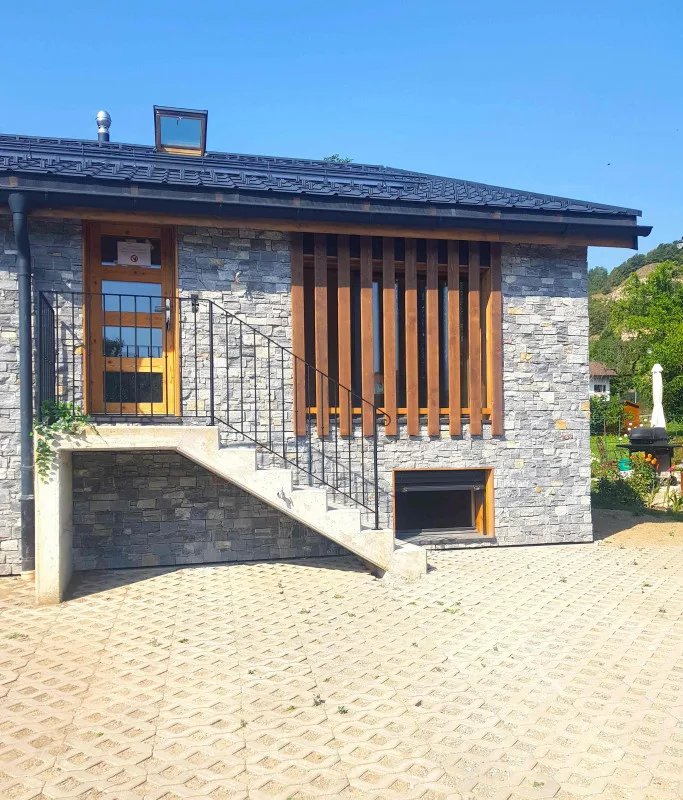 CHARMING VILLAGE HOUSE NEW AND ECOLOGICAL, WITH GARDEN AND PARKINGS