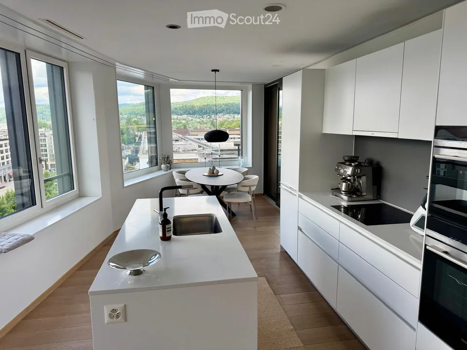 Moderne 3.5-Zimmer-Wohnung mit Balkon und Aussicht in Dietikon