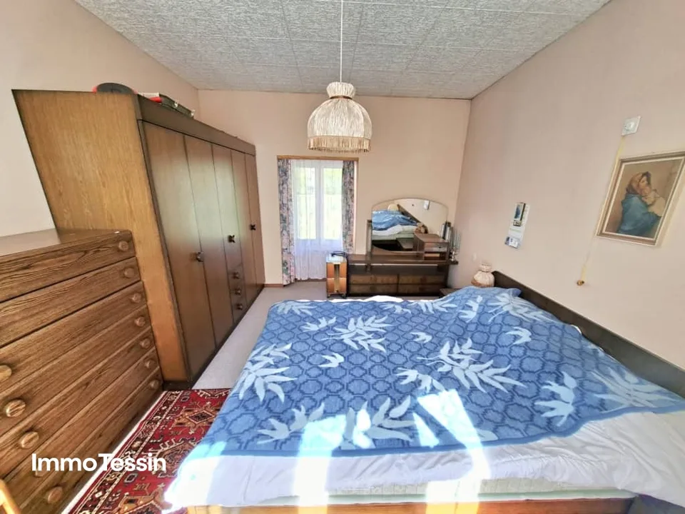 House with 2 apartments in a quiet location and fantastic panoramic view into the greenery as well as a large garden