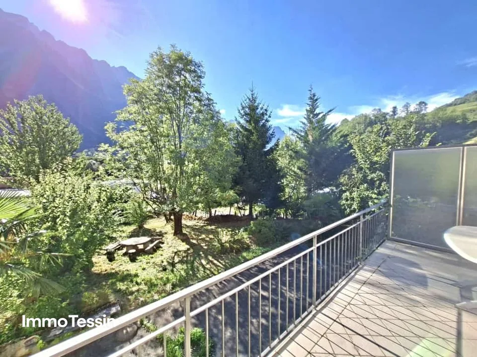 House with 2 apartments in a quiet location and fantastic panoramic view into the greenery as well as a large garden