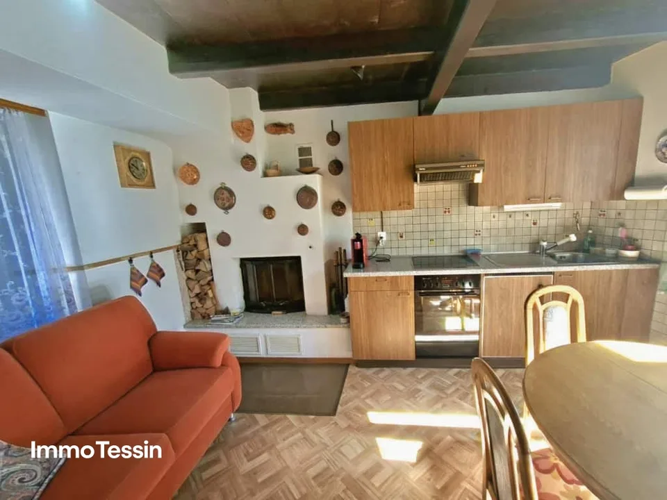 House with 2 apartments in a quiet location and fantastic panoramic view into the greenery as well as a large garden