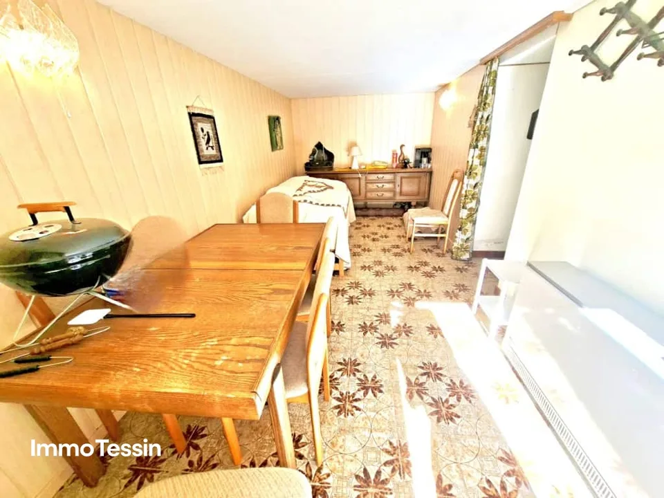 House with 2 apartments in a quiet location and fantastic panoramic view into the greenery as well as a large garden