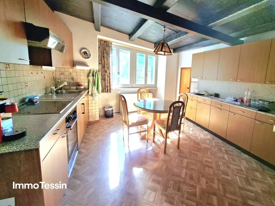 House with 2 apartments in a quiet location and fantastic panoramic view into the greenery as well as a large garden