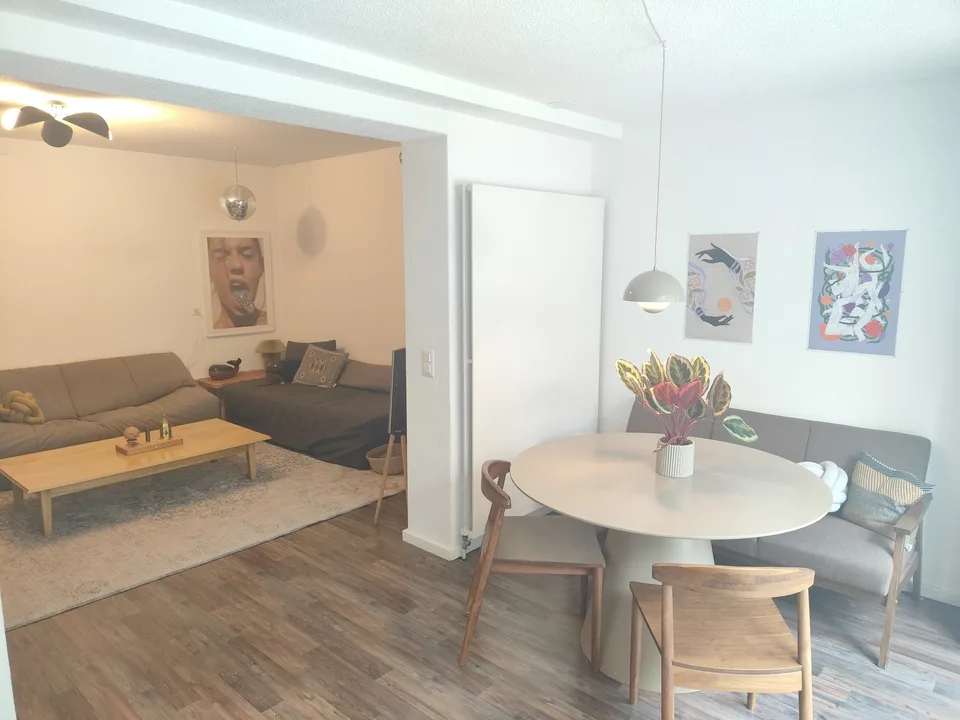 Nachmieter:in gesucht per 15.09.2026 1.5-Zimmer-Wohnung mit separatem Schlafzimmer und privatem Garten