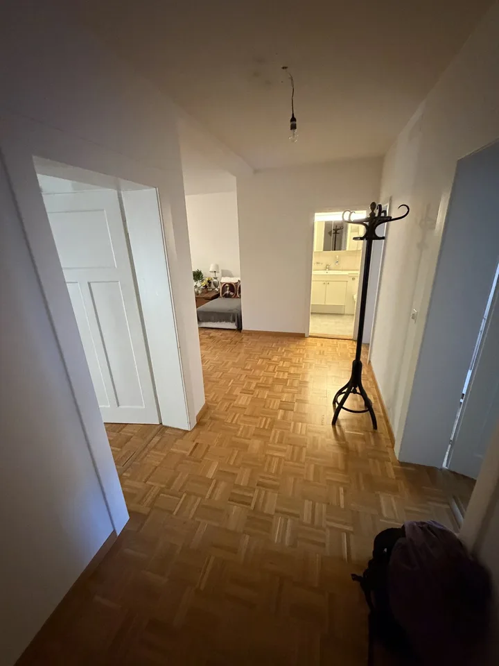 Geräumiges WG-Zimmer mit Wohnzimmer im Kreis 3