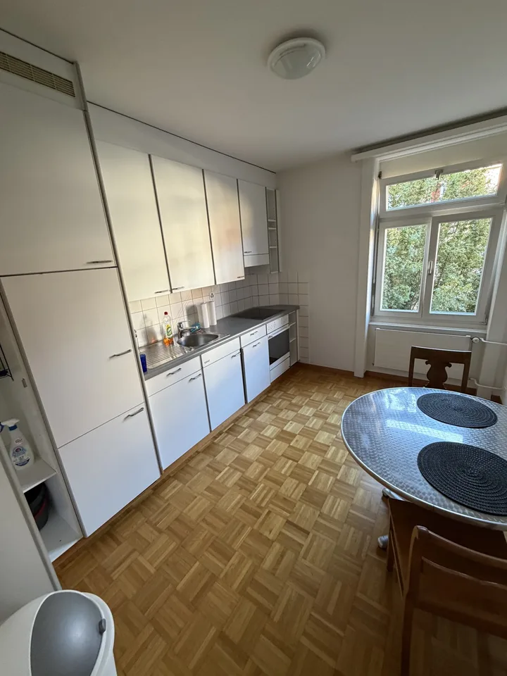 Geräumiges WG-Zimmer mit Wohnzimmer im Kreis 3