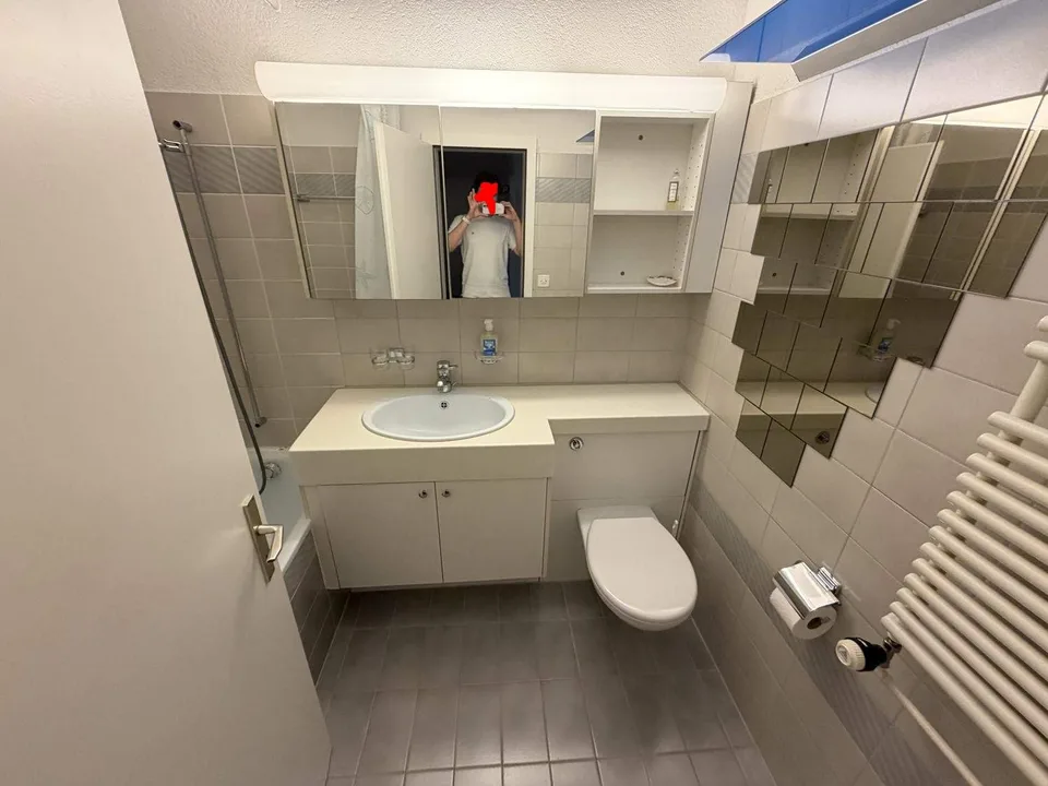 Geräumiges WG-Zimmer mit Wohnzimmer im Kreis 3