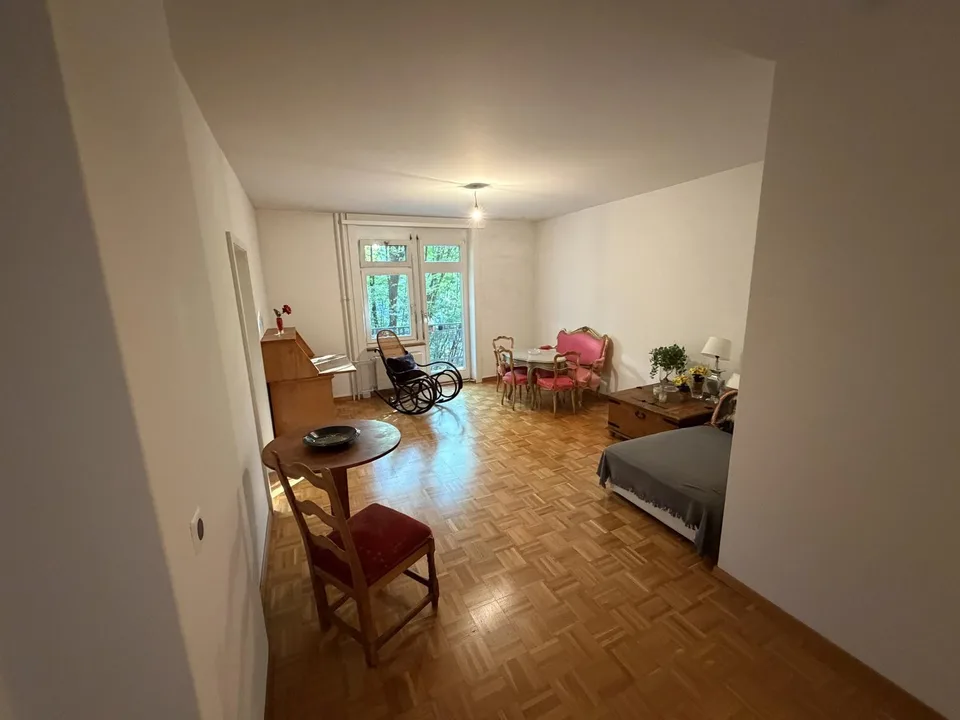 Geräumiges WG-Zimmer mit Wohnzimmer im Kreis 3