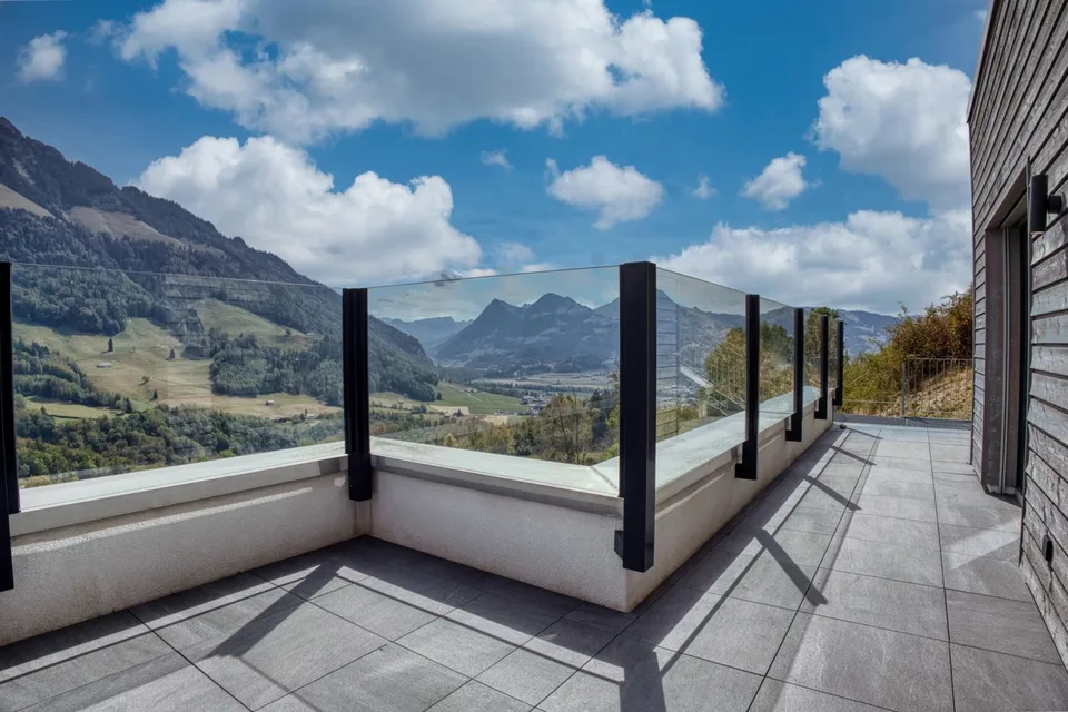 Luxuriöse 3.5-Zimmer-Wohnung mit Panoramaterrasse