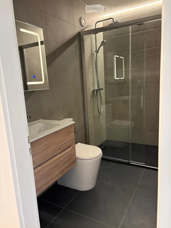 Wohnung 4,5 vollständig renoviert 1. Mieter (Parkplatz)