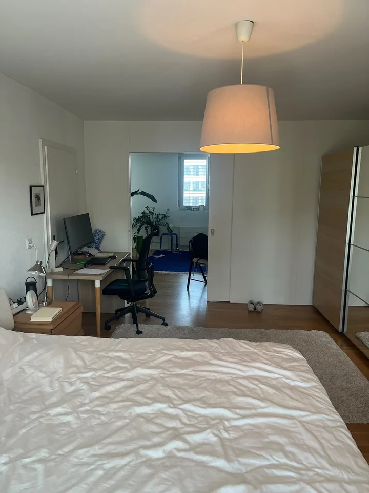 Möblierte 2.5-Zimmer-Wohnung mit Balkon Kreis 4