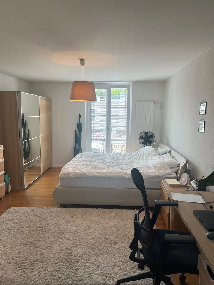 Möblierte 2.5-Zimmer-Wohnung mit Balkon Kreis 4