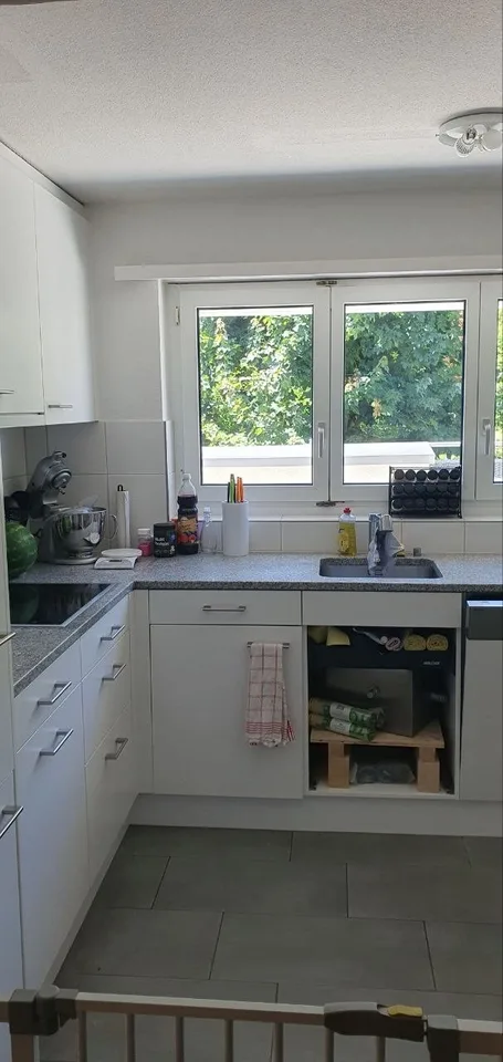Reinforcement sought for our 3-person shared flat with 9.8m² room
