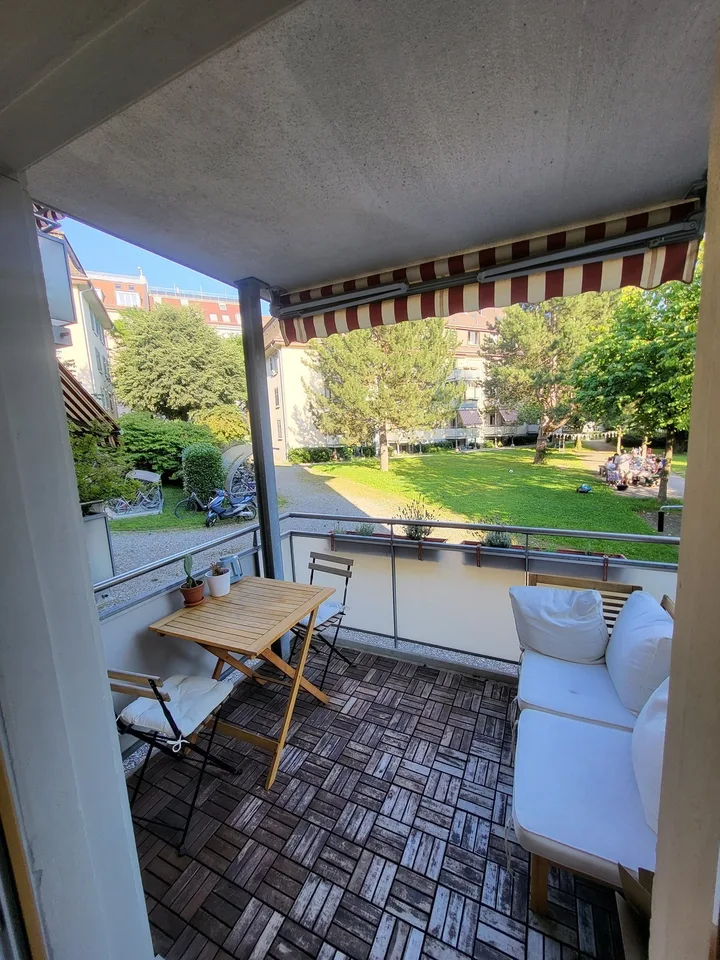 Room for sublet in charming apartment on the Limmat