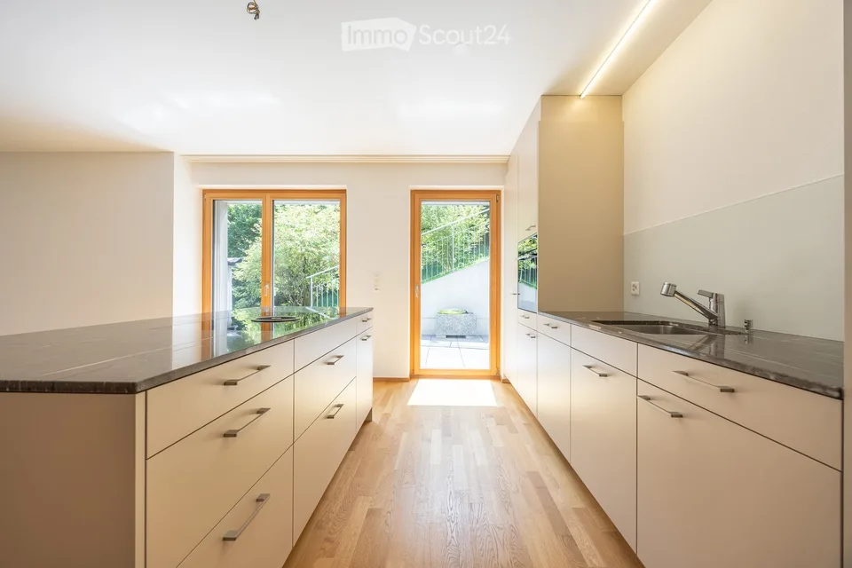 Grosse 3.5 Zimmer-Terrassenwohnung an ruhiger Lage