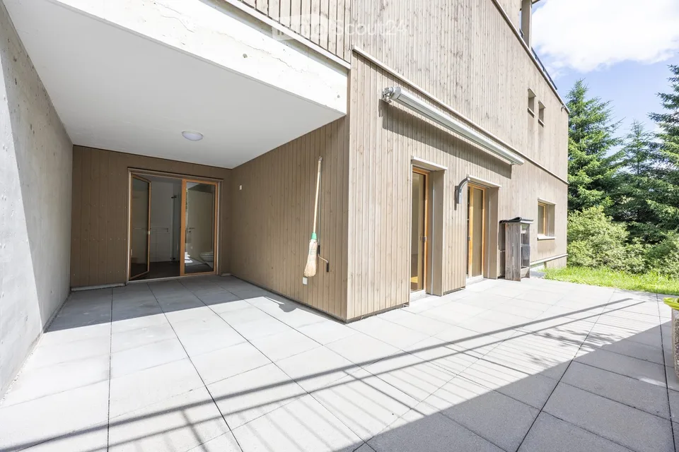 Grosse 3.5 Zimmer-Terrassenwohnung an ruhiger Lage