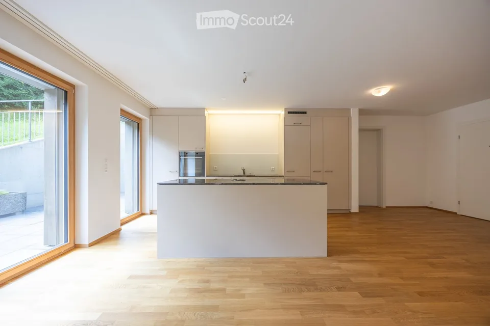 Grosse 3.5 Zimmer-Terrassenwohnung an ruhiger Lage