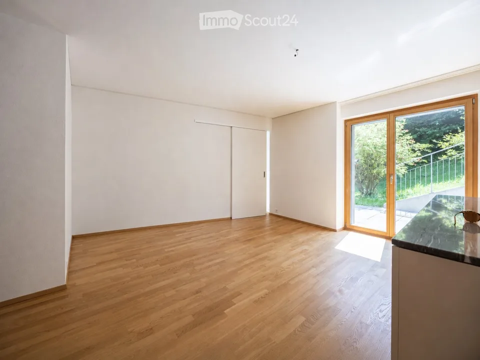 Grosse 3.5 Zimmer-Terrassenwohnung an ruhiger Lage