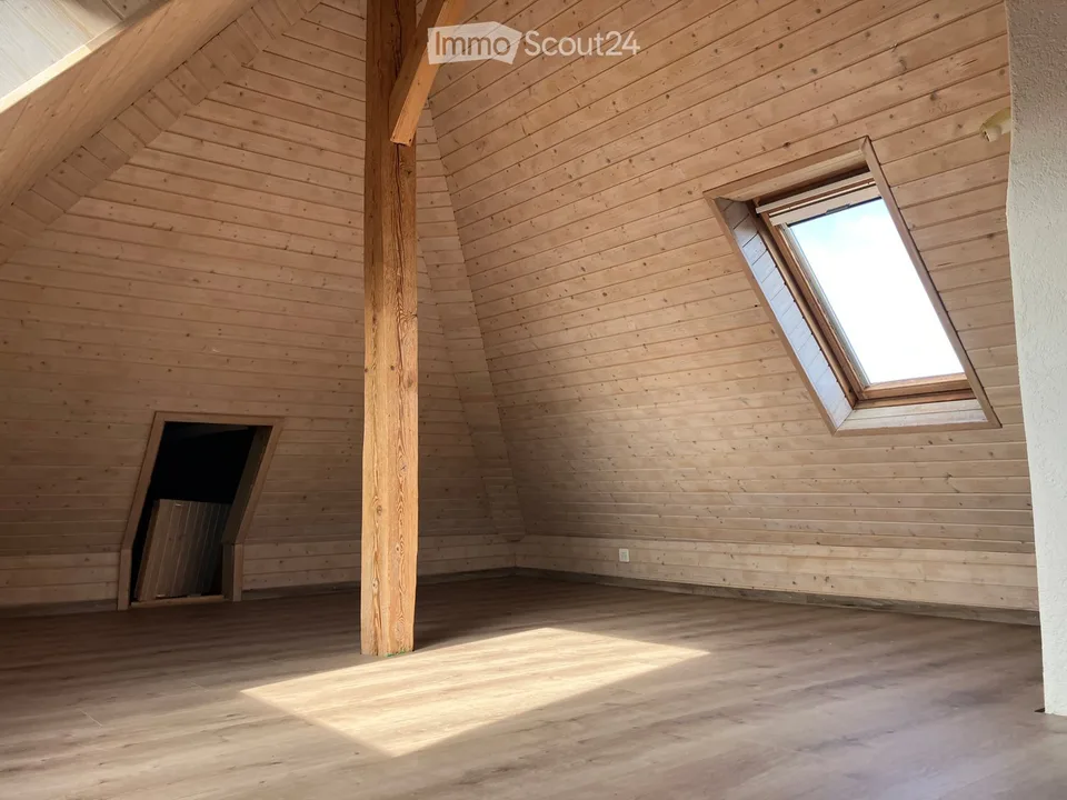 Charmante 4.5-Zimmer-Dachwohnung an der Langenthalstrasse in Aarwangen