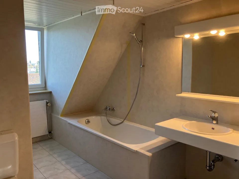 Charmante 4.5-Zimmer-Dachwohnung an der Langenthalstrasse in Aarwangen