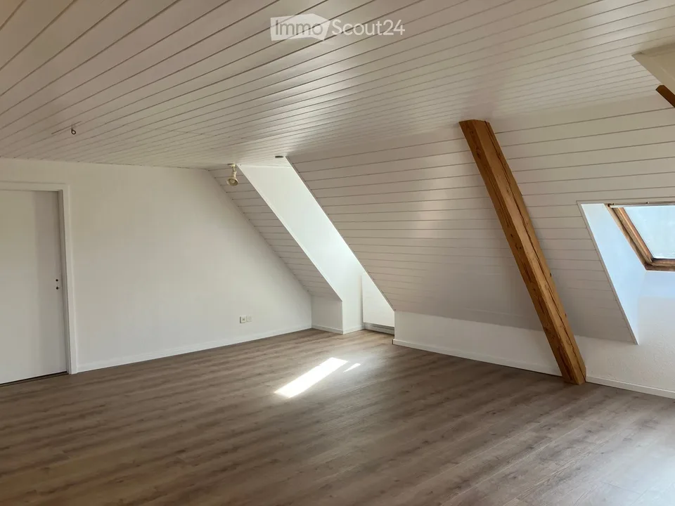 Charmante 4.5-Zimmer-Dachwohnung an der Langenthalstrasse in Aarwangen