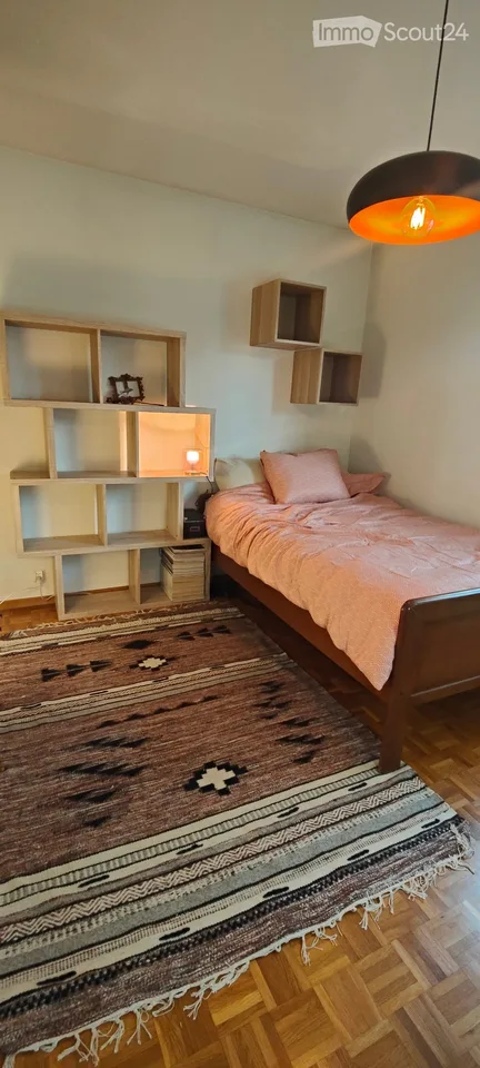 Chambre meublée à sous-louer de suite