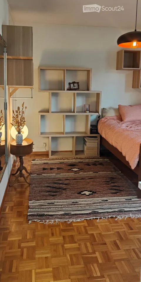 Chambre meublée à sous-louer de suite