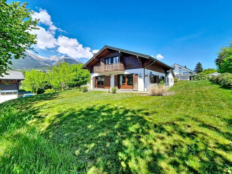 Grimisuat – Villa 5.5 pièces de 255 m² sur parcelle de 830 m² avec garage et places de parc