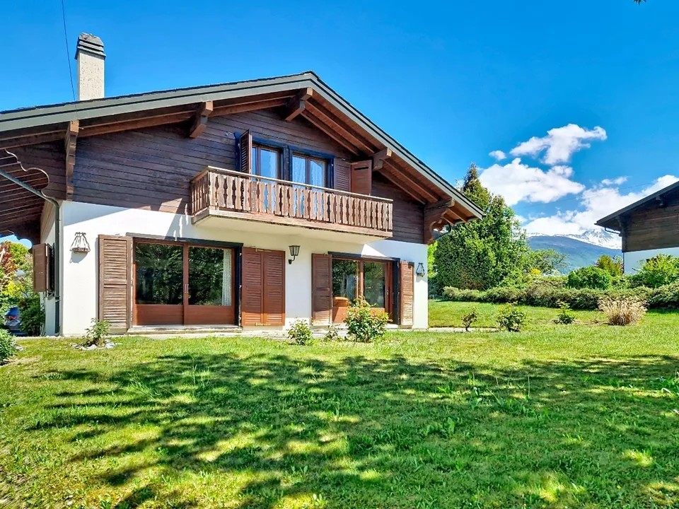 Grimisuat – Villa di 5,5 locali di 255 m² su un terreno di 830 m² con garage e posti auto