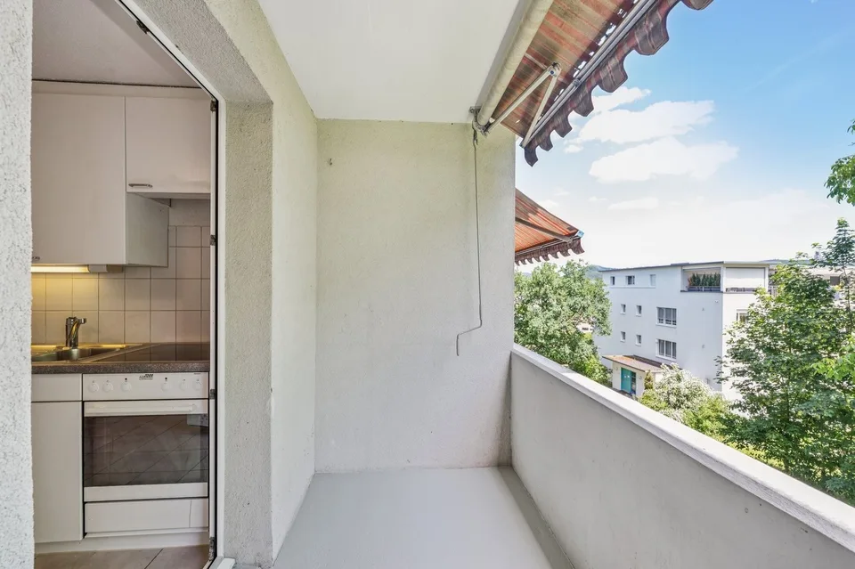 Bright and well-maintained apartment with balcony