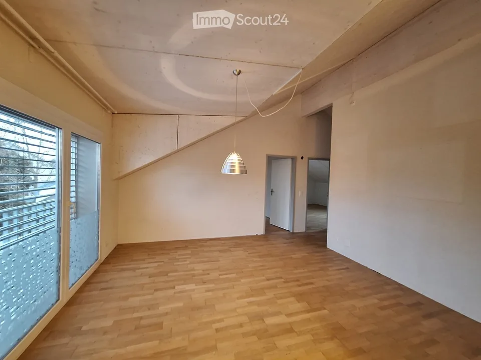 Helle 4-Zimmer-Dachwohnung in Kirchberg BE – sofort verfügbar