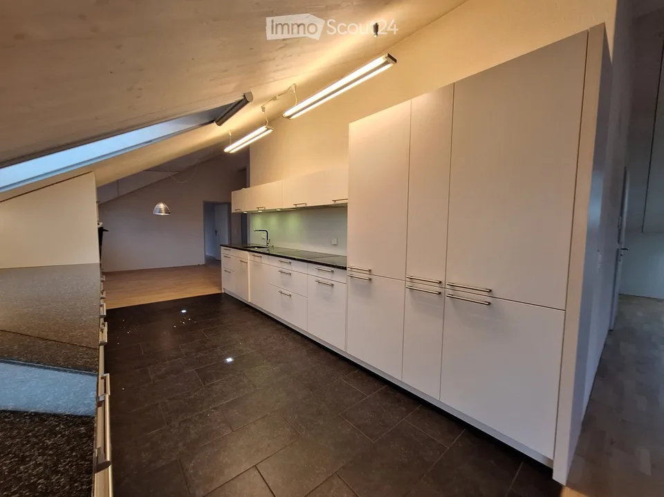 Helle 4-Zimmer-Dachwohnung in Kirchberg BE – sofort verfügbar