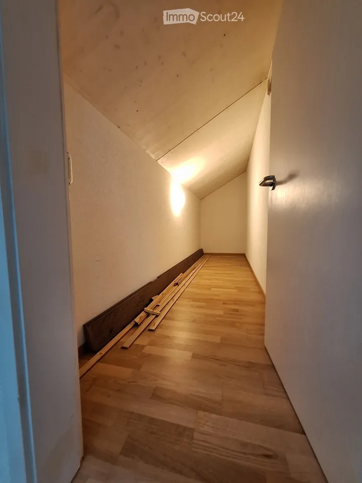 Helle 4-Zimmer-Dachwohnung in Kirchberg BE – sofort verfügbar