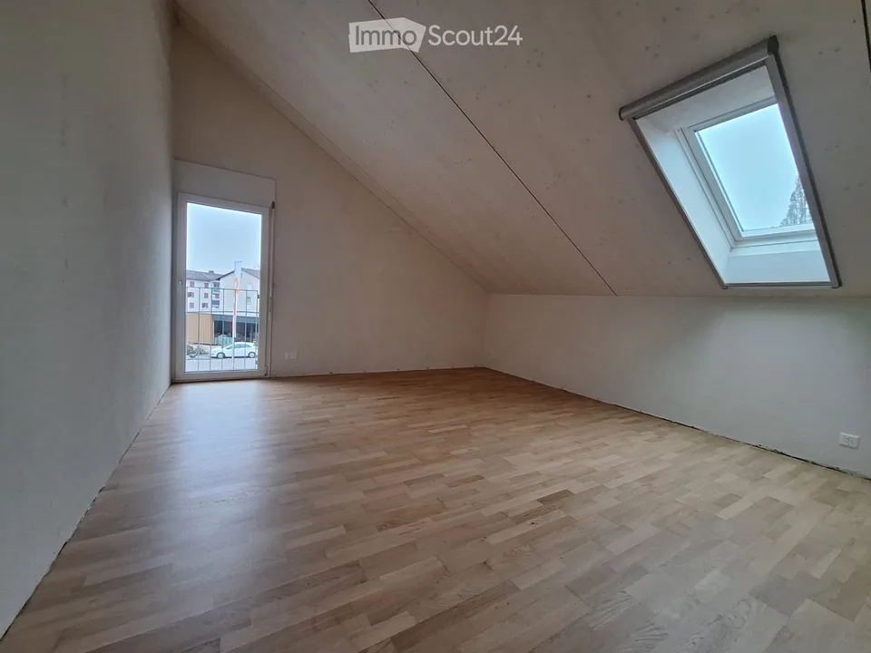 Helle 4-Zimmer-Dachwohnung in Kirchberg BE – sofort verfügbar