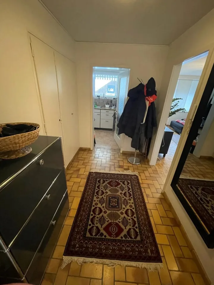 Helle 2-Zimmer-Wohnung mit Balkon und schöner Aussicht in Zürich 8004