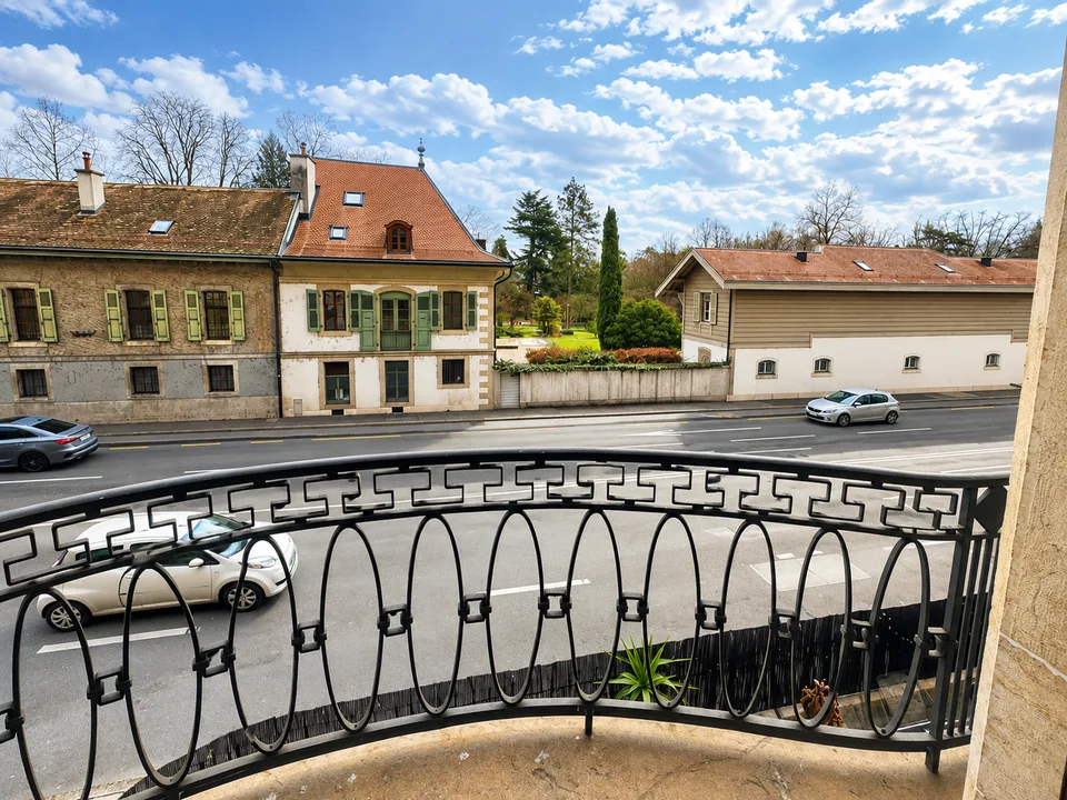Bright 5.5-room apartment for rent – Rue de Lausanne, Geneva
