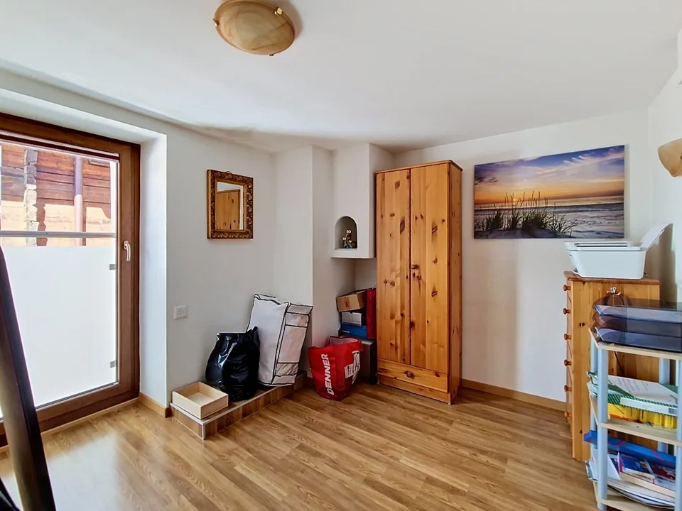 Grône, maison de 4.5 pièces de 151 m2 avec extérieures verdoyant et 2 places de parc – photo 10 sur 50