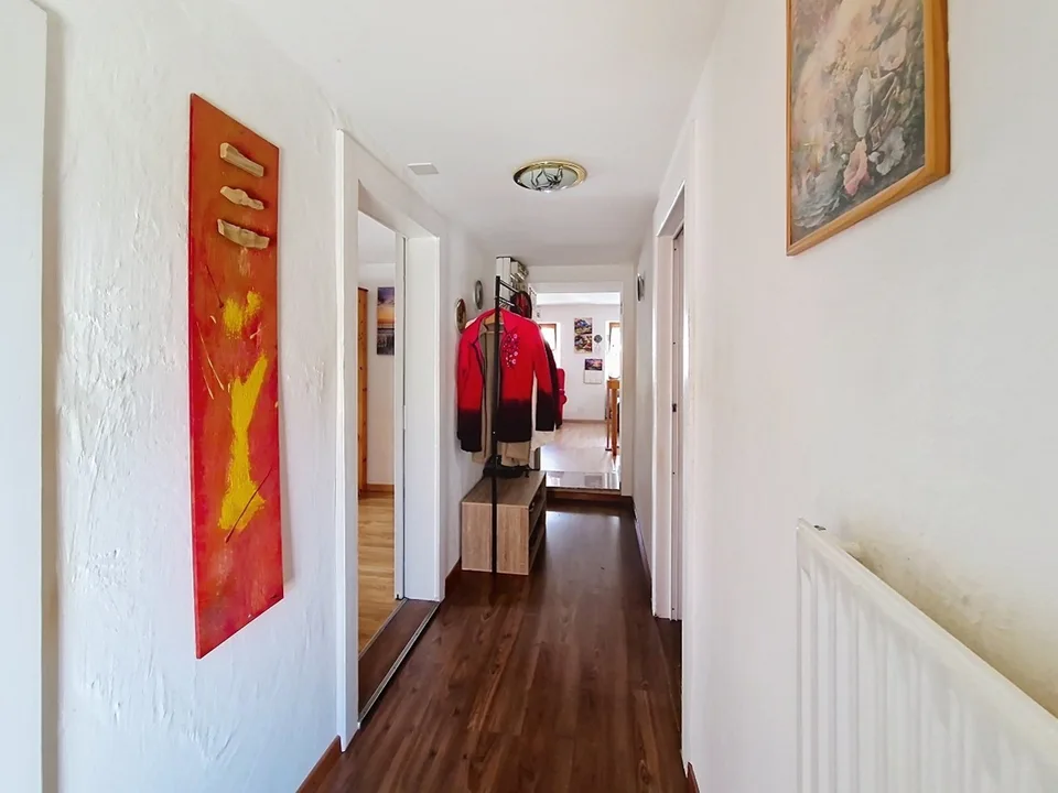 Grône, maison de 4.5 pièces de 151 m2 avec extérieures verdoyant et 2 places de parc – photo 8 sur 50
