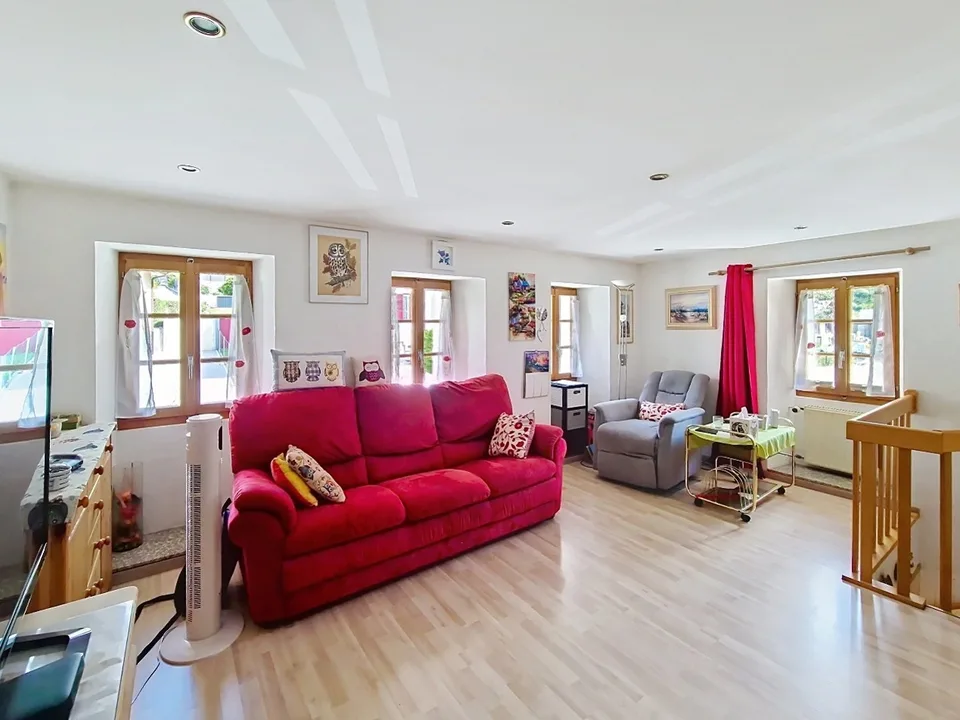 Grône, maison de 4.5 pièces de 151 m2 avec extérieures verdoyant et 2 places de parc – photo 2 sur 50