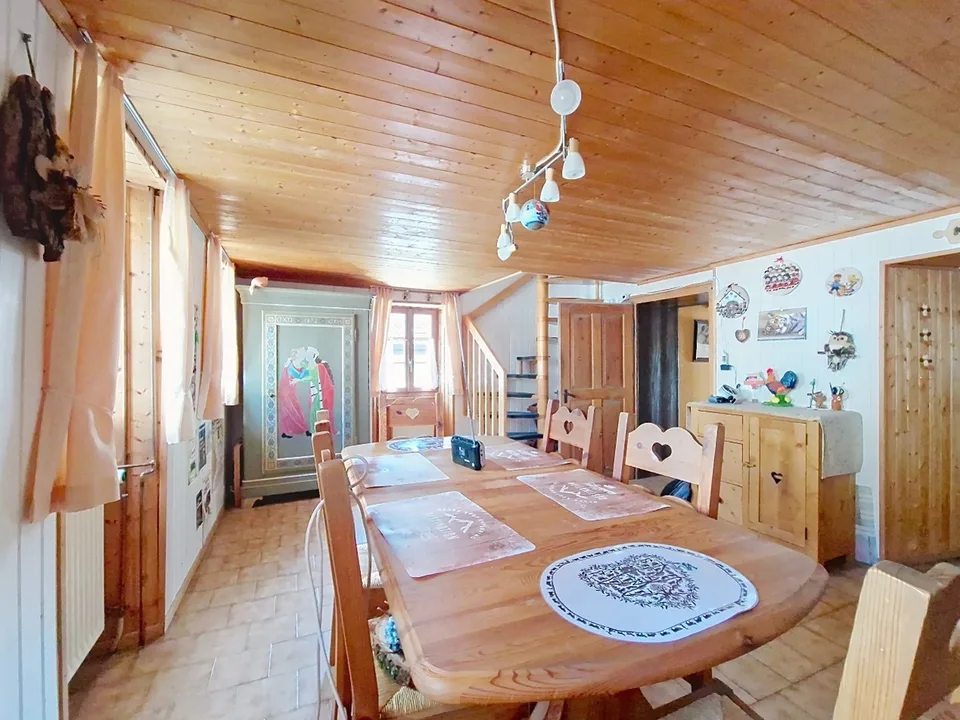 Grône, maison de 4.5 pièces de 151 m2 avec extérieures verdoyant et 2 places de parc – photo 4 sur 50