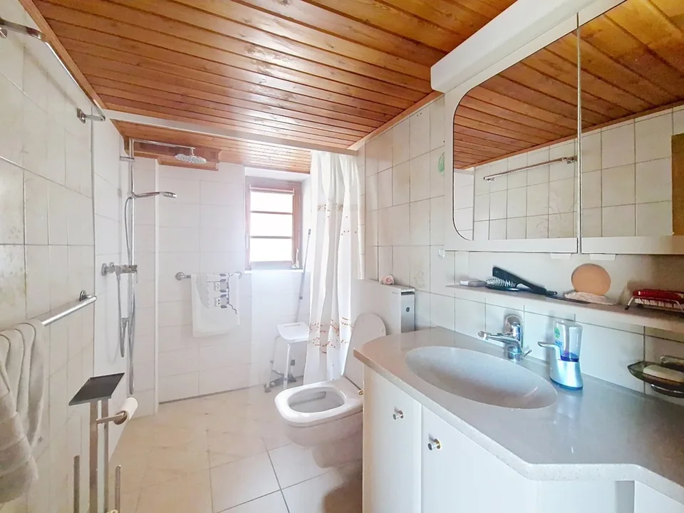 Grône, maison de 4.5 pièces de 151 m2 avec extérieures verdoyant et 2 places de parc – photo 13 sur 50
