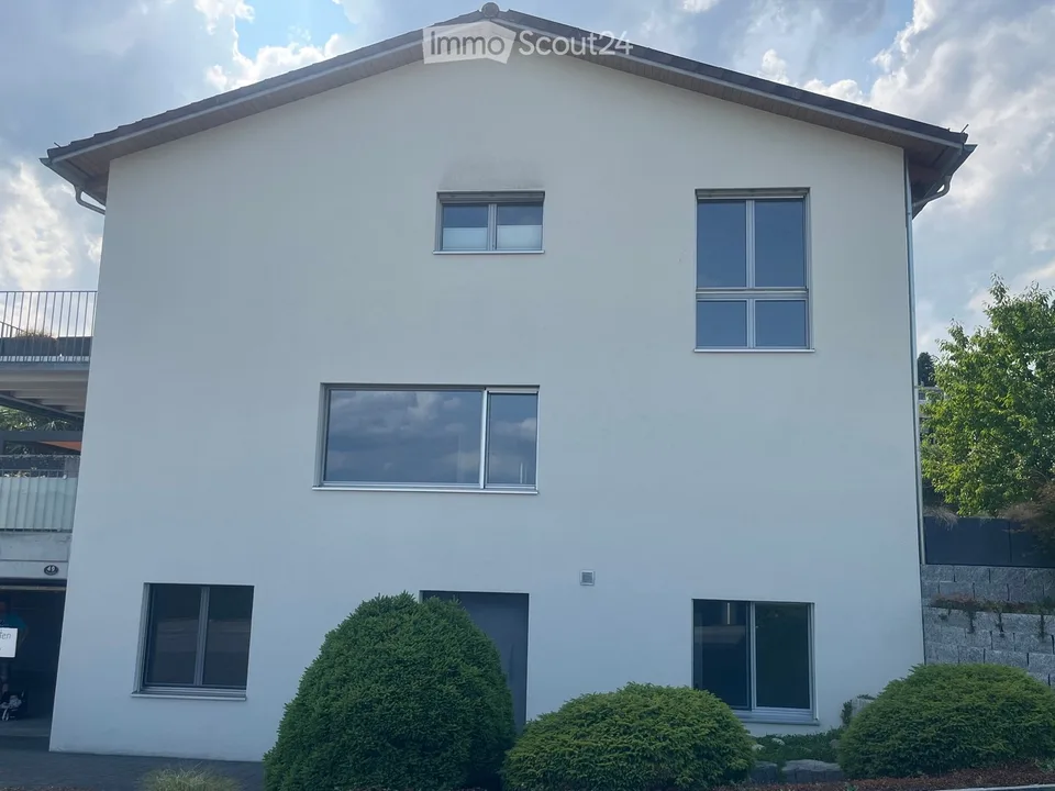 7.5 Zimmer Haus mit Einliegerwohnung