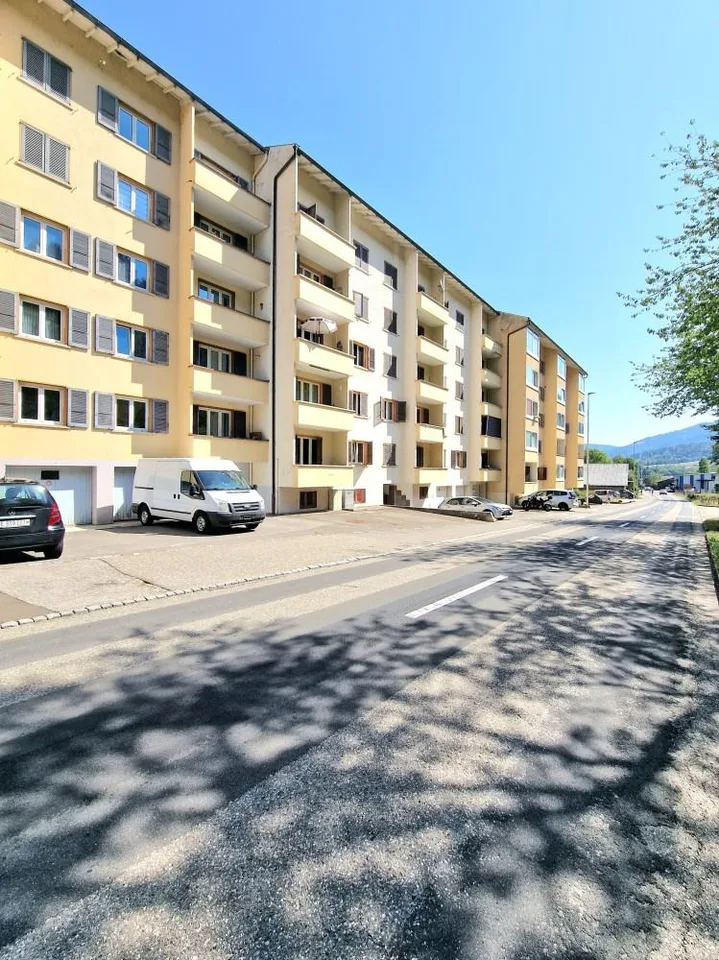 Appart lumineux avec grand balcon (Canton de Berne)
